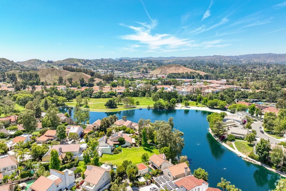Panoramic view of Calabasas, California - Moving and Storage Service from Popeye Moving & Storage serving Calabasas and Los Angeles County