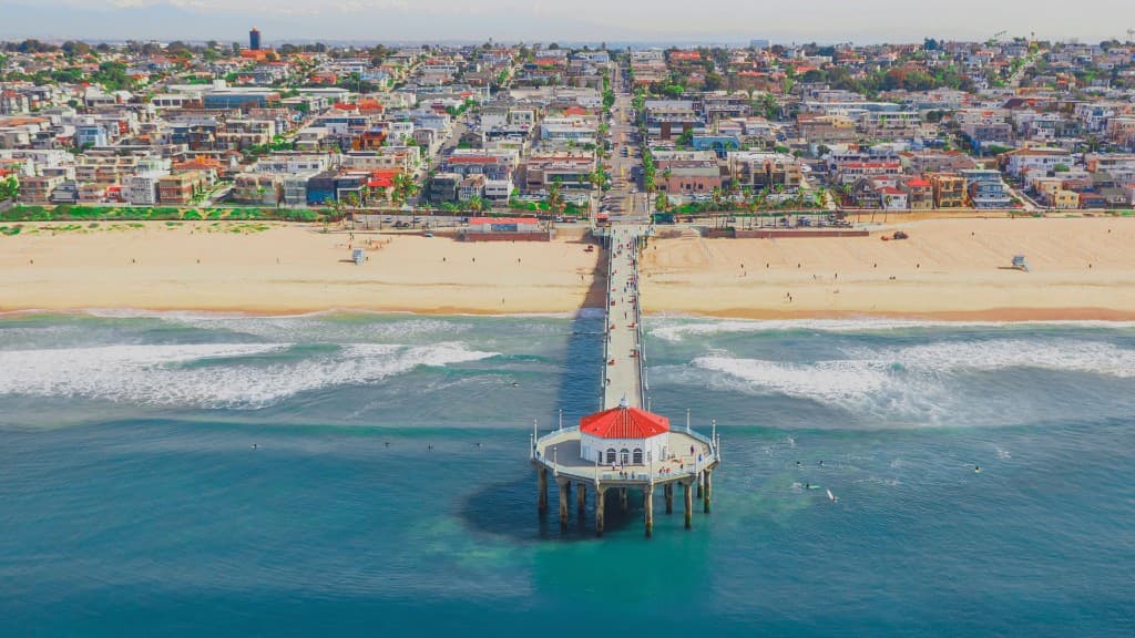 Panoramic view of Manhattan Beach, California - Moving and Storage Service from Popeye Moving & Storage serving Manhattan Beach and Los Angeles County