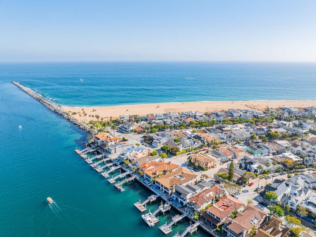 Panoramic view of Newport Beach, California - Moving and Storage Service from Popeye Moving & Storage serving Newport Beach and Los Angeles County
